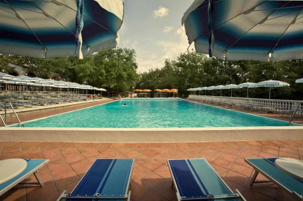 Luxor Chianti Glamping Village カステッリーナ・イン・キアンティ シエナ エクステリア 写真